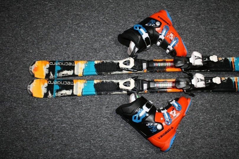 lyže tecno 130 cm , lyžiarky