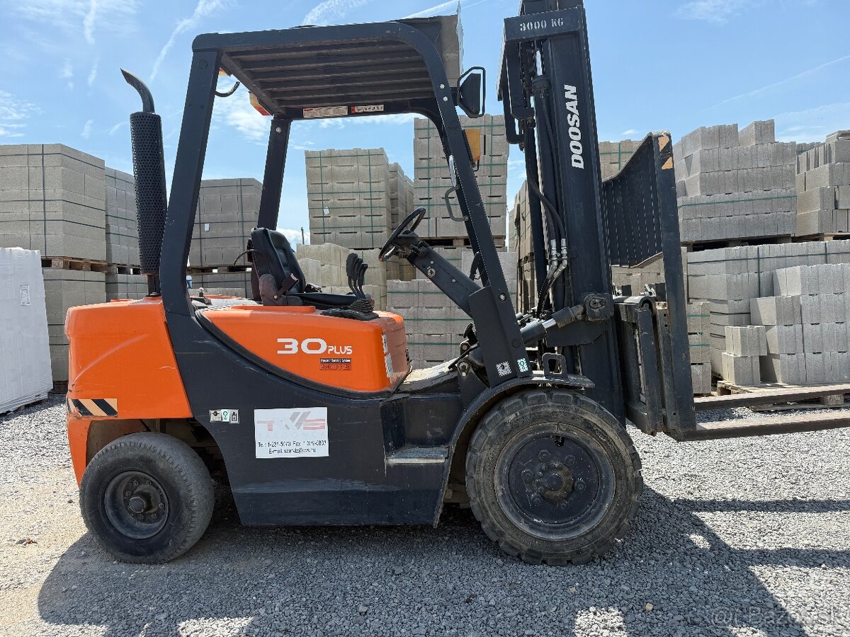 VYSOKOZDVIŽNÝ VOZÍK DOOSAN 30 plus DIESEL 576mth r.v. 2018