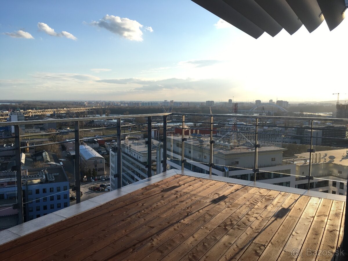 Luxusný 4i byt s fínskou saunou, 60m2 terasou a 3 státia