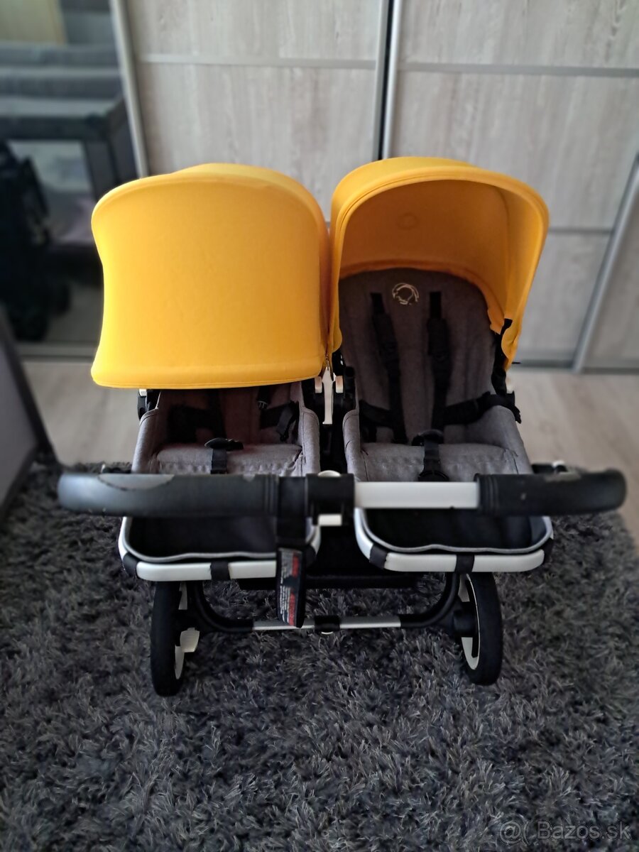 Kočiar pre dvojičky