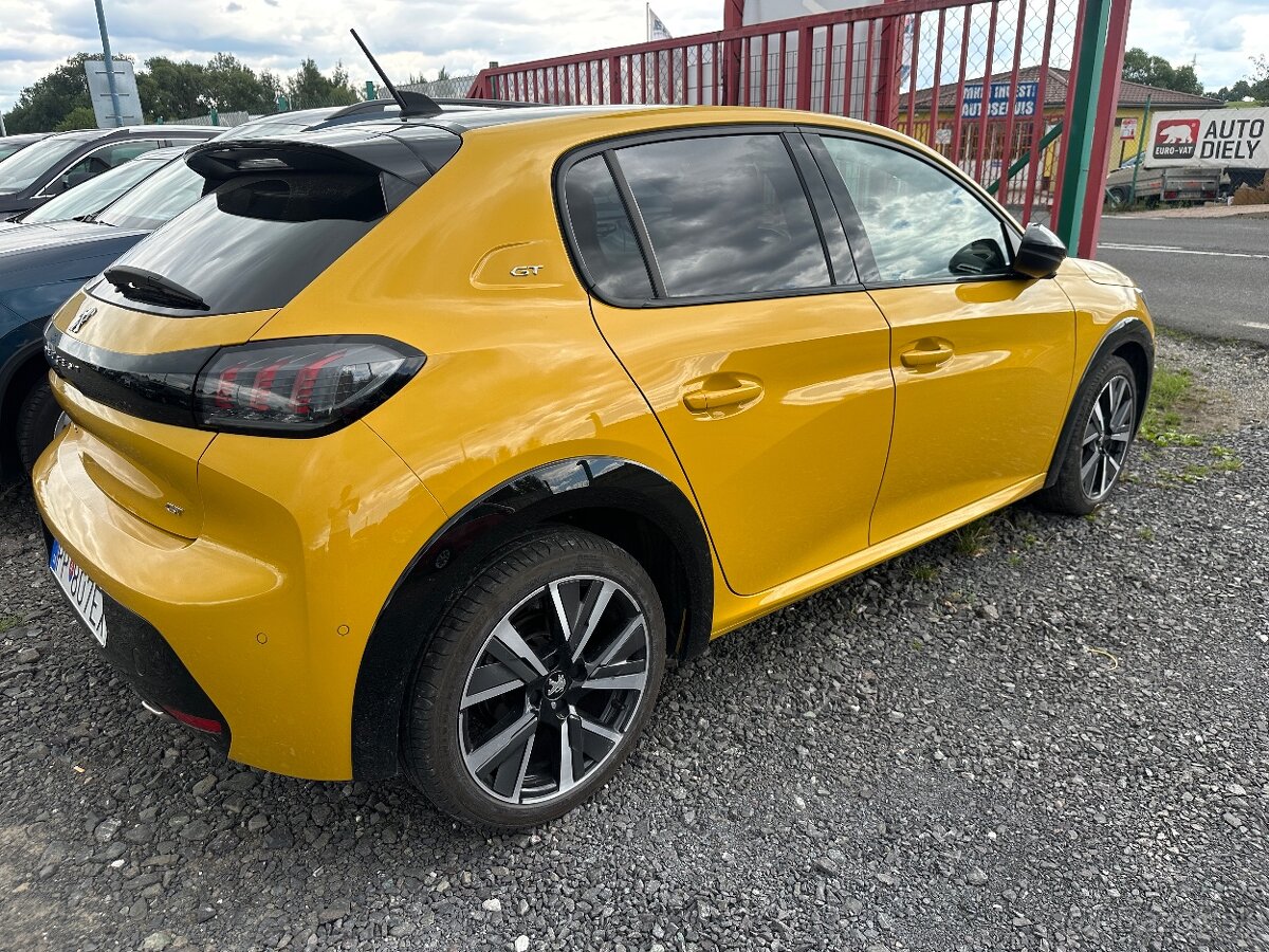 Peugeot 208 GT-1.2benzin-8900km-stav noveho auta