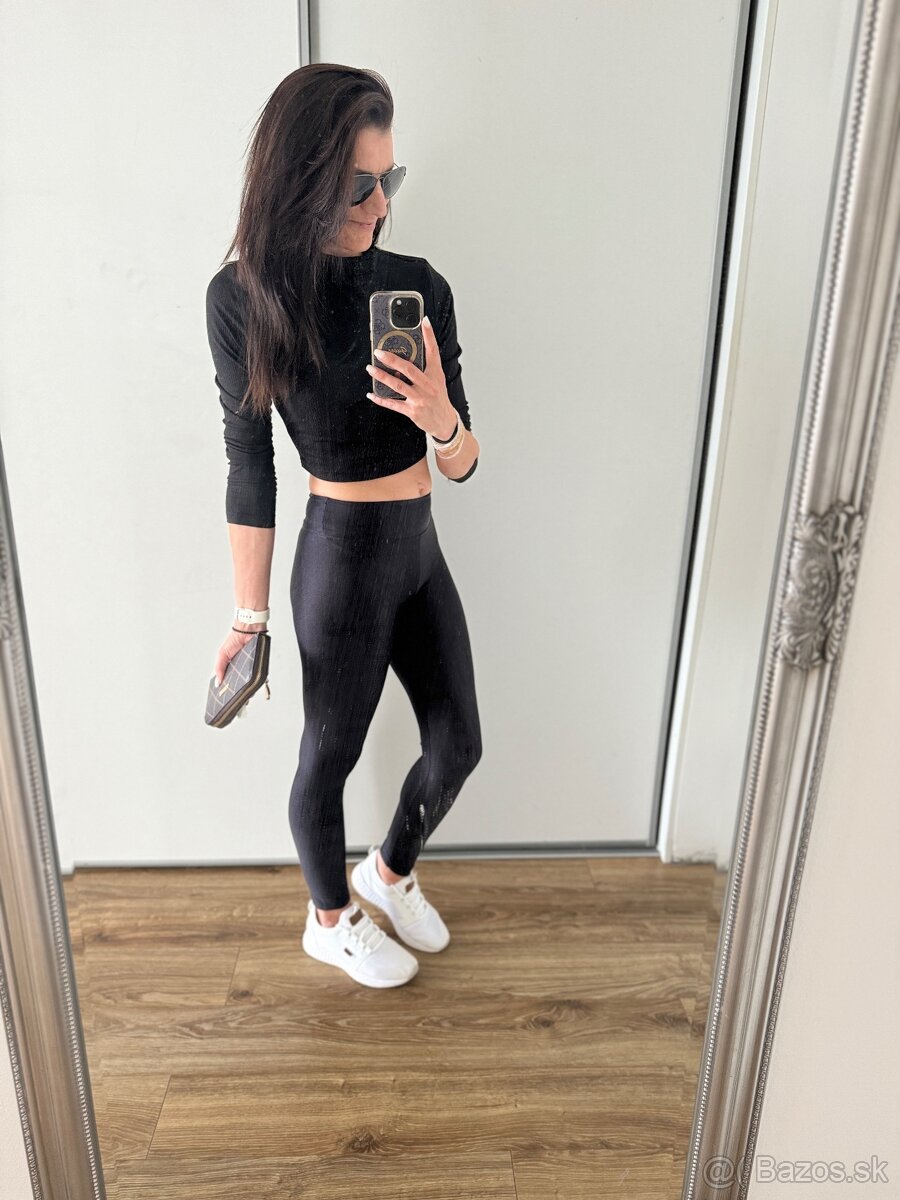 👖 BALÍK DÁMSKÉHO OBLEČENÍ – VELIKOST S–M (Malinovo)