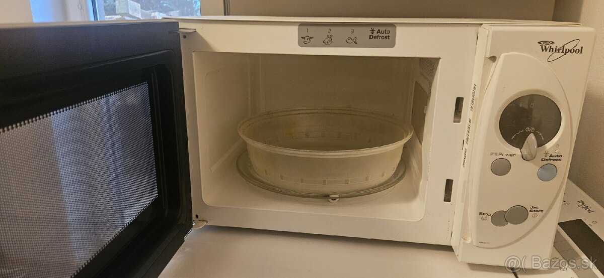 Mikrovlnka Whirlpool