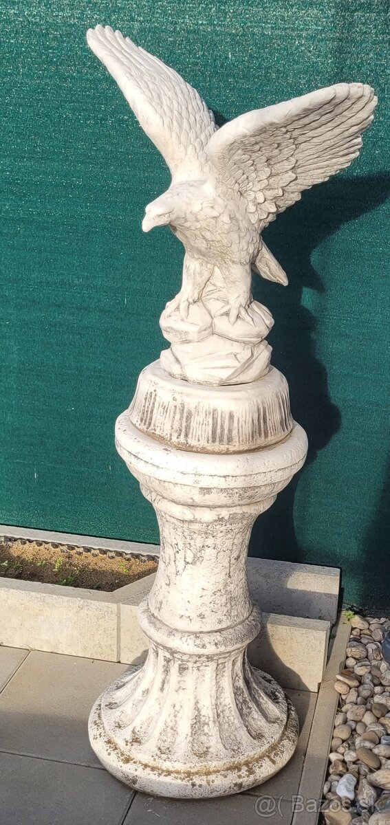Betónoví orol dekorácia