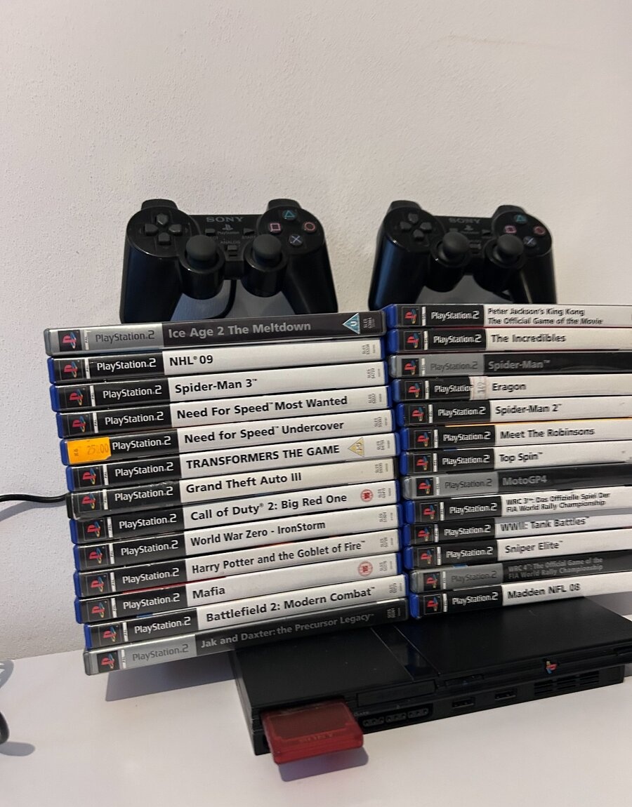 Herná konzola - Sony PlayStation 2 + 2 Ovladače A 26 Hier