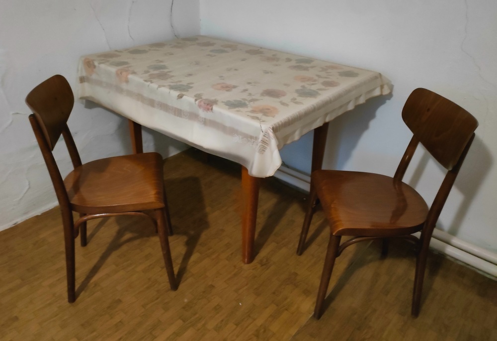 Retro set rozťahovací stôl + stoličky + darček