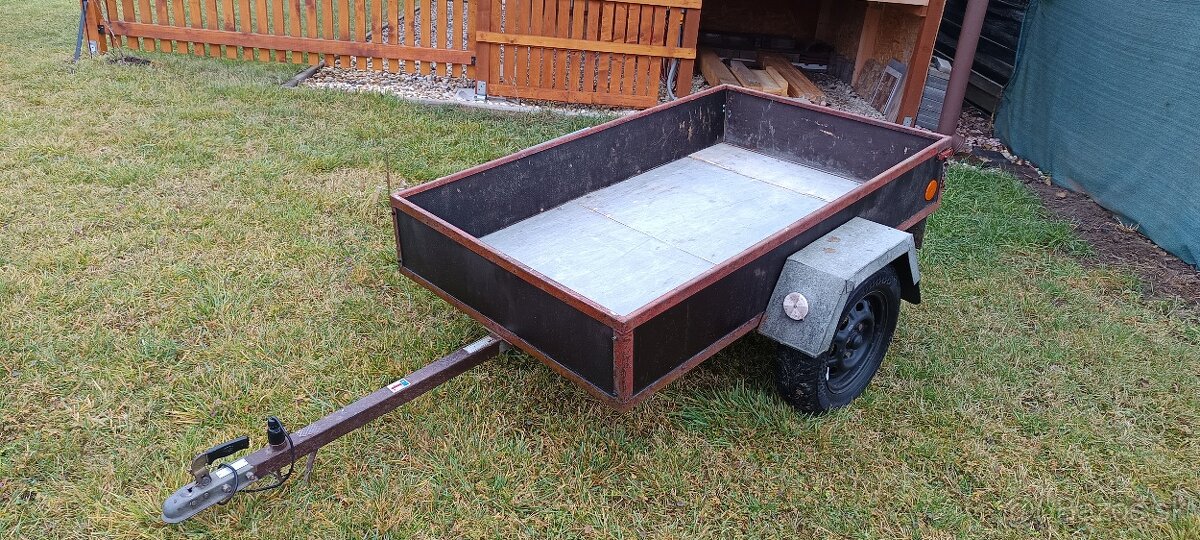 Prívesný vozík do 750