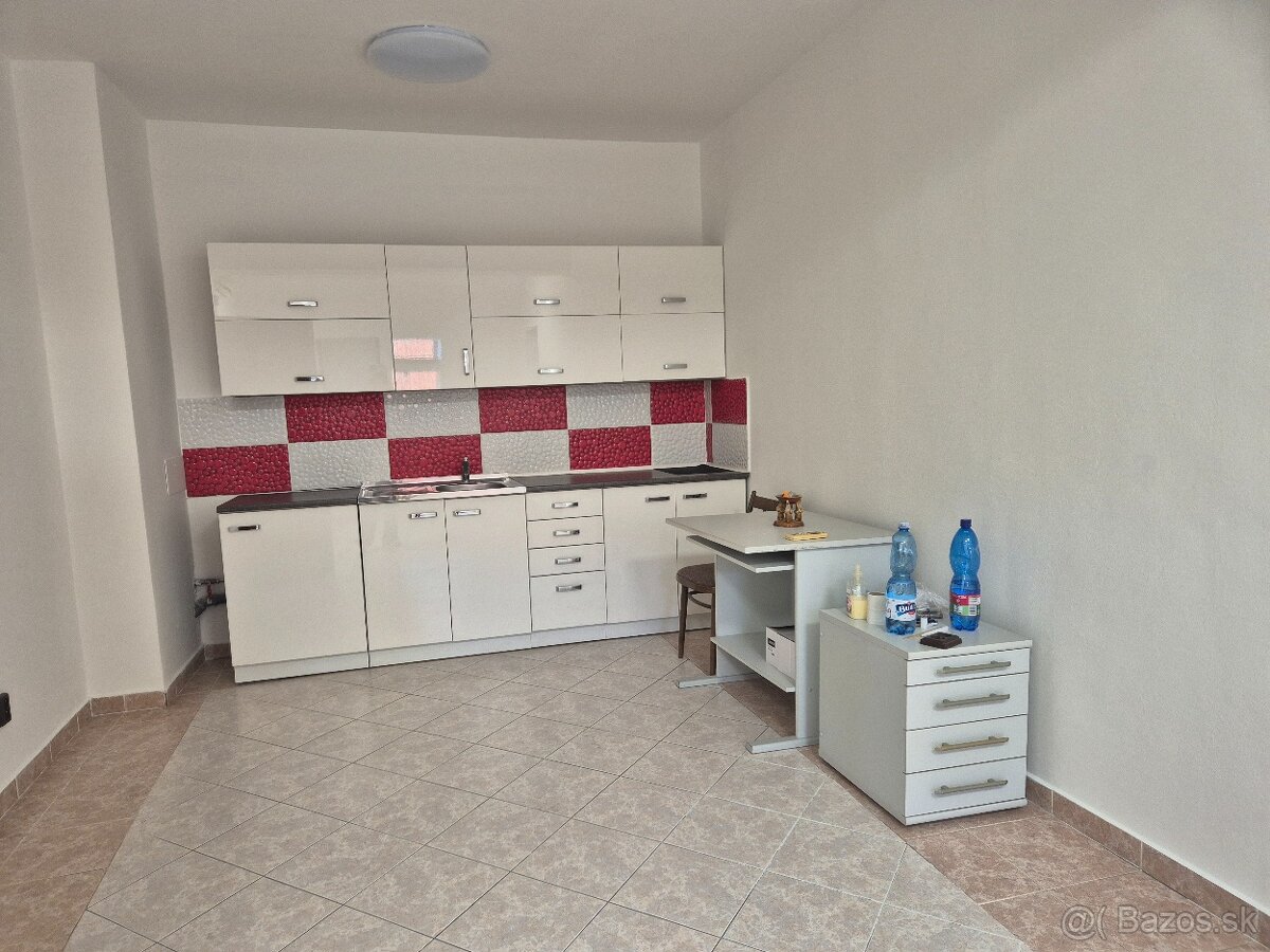 Kancelária do prenájmu v Nových Zámkoch.