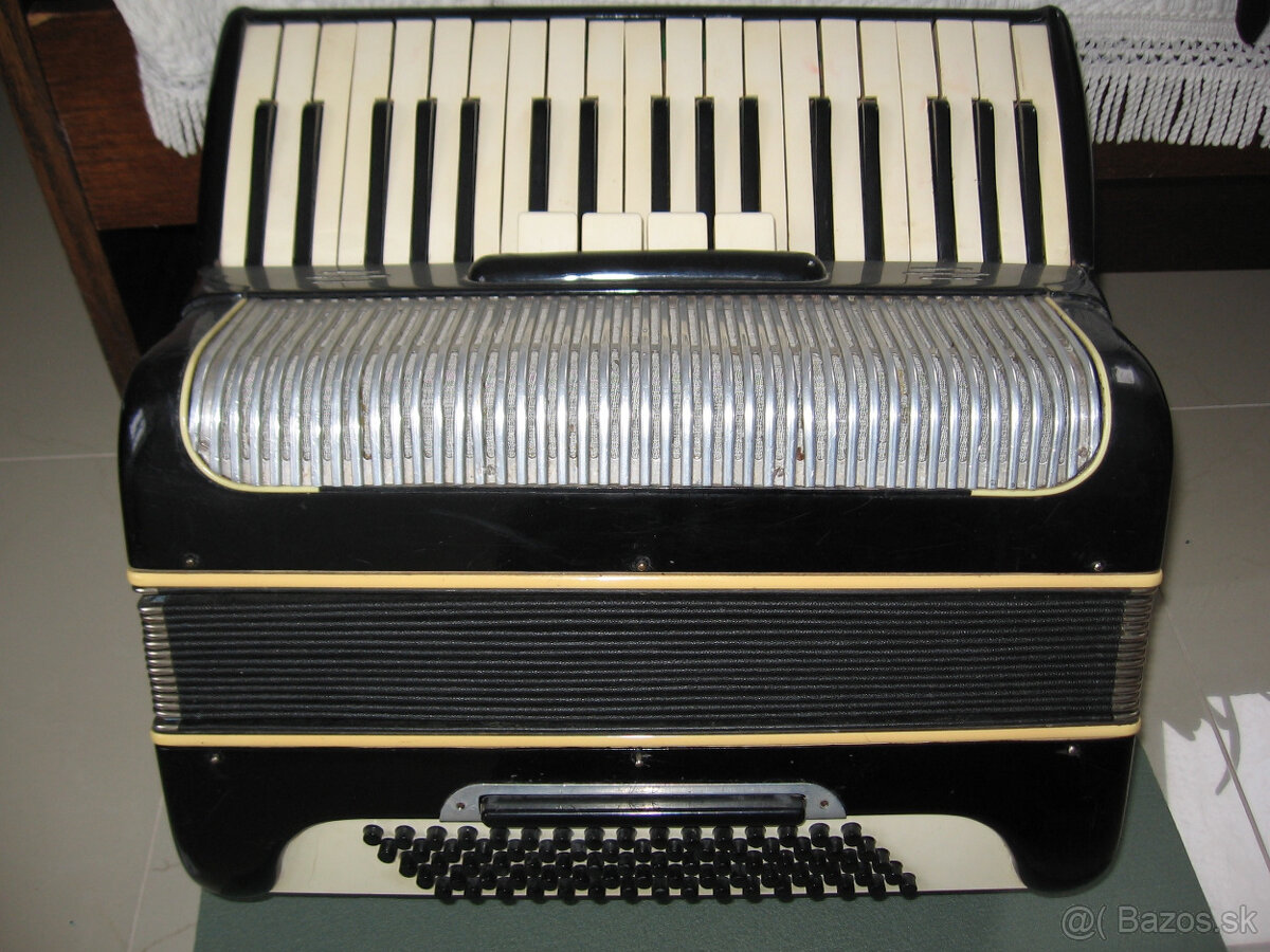 Predám akordeón