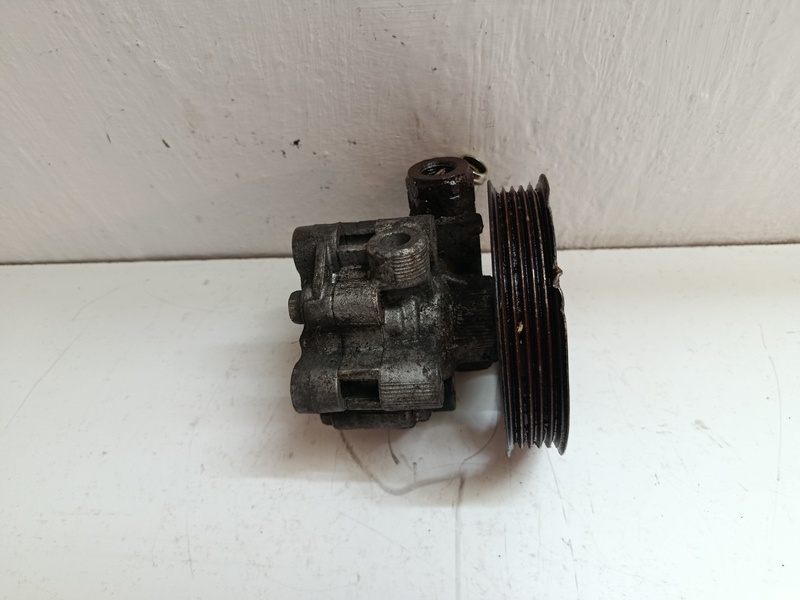 servocerpadlo toyota corolla verso 2,0 85kw 50€