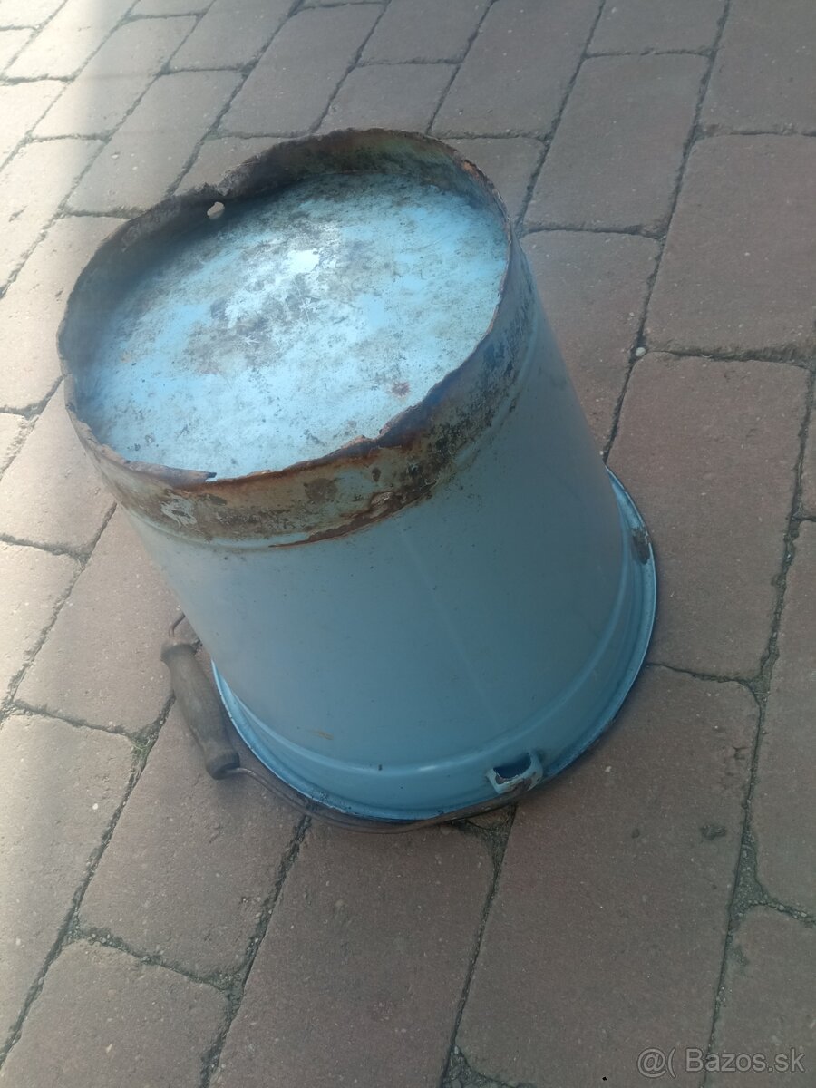 Predám smaltované vedro.