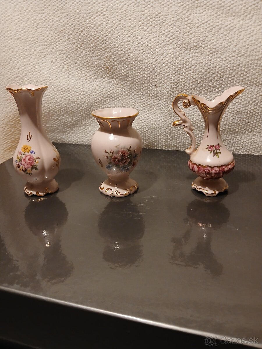 Karlovarsky ružový porcelán.