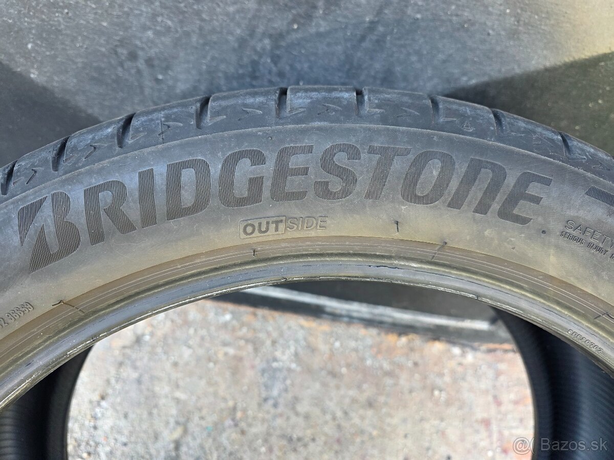 285/40 R 21