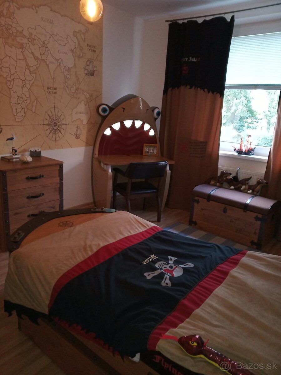 Pirátska detská posteľ + ďalší nábytok zn. CILEK