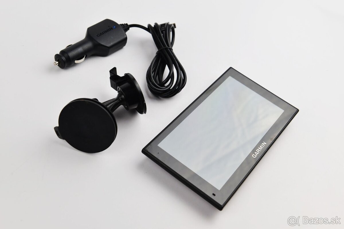 Navigácia GPS GARMIN NUVI 2689 s mapou pre rok 2025.