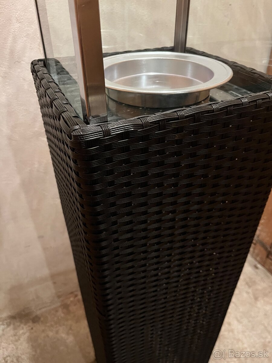 Dekoratívne ratanové stĺpy na sviečku alebo kvety