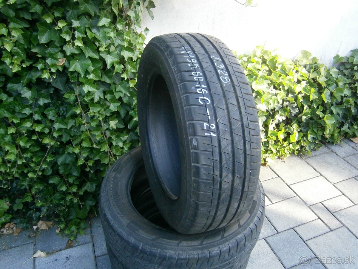 Predám 4x letné pneu Yokohama 195/60 R16C 99/97H