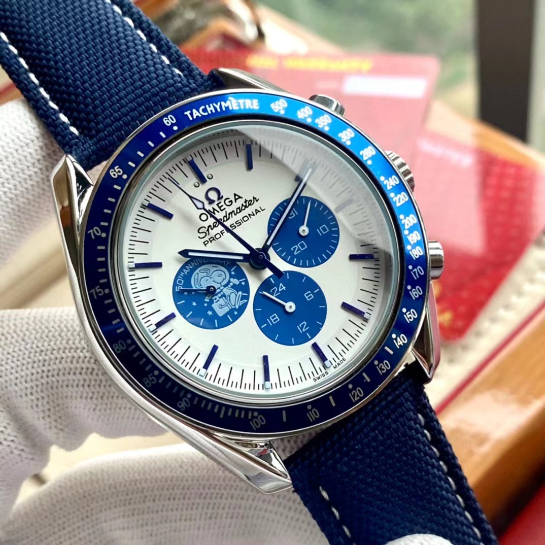 Pánske hodinky OMEGA Speedmaster Silver Snoopy Award