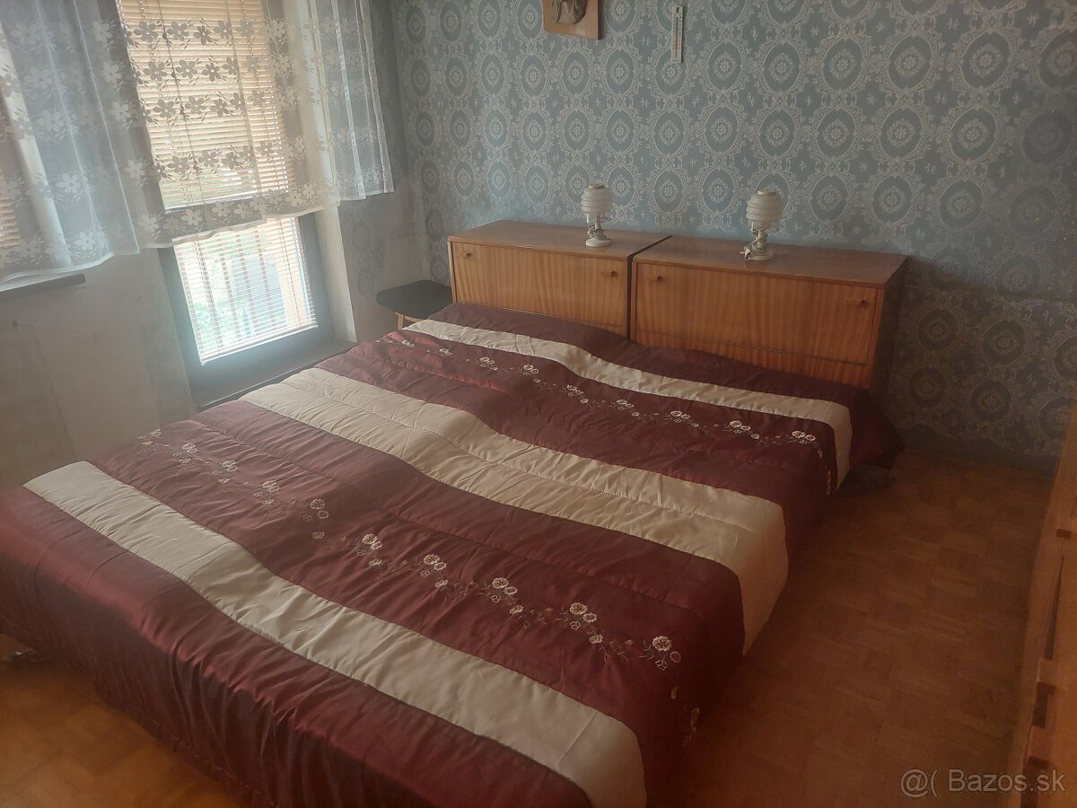 Darujem retro drevenú spálňu.