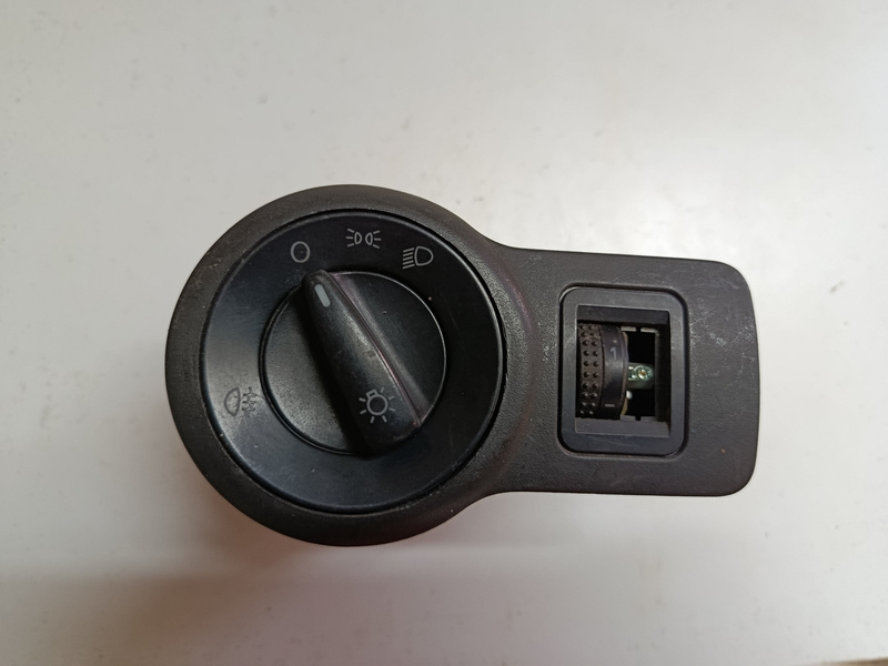 Vypínač svetiel Skoda Superb 3B0941531B 25€