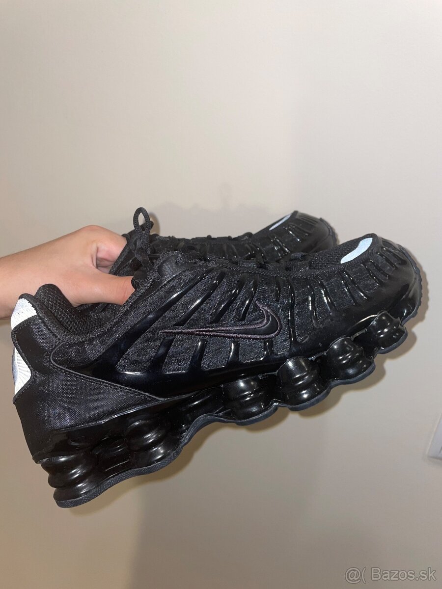 NIKE SHOX