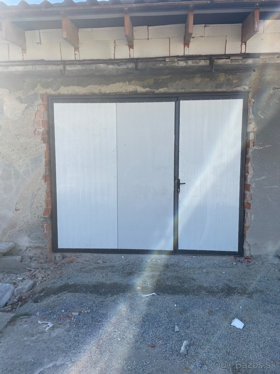 Dvojkrídlova brána