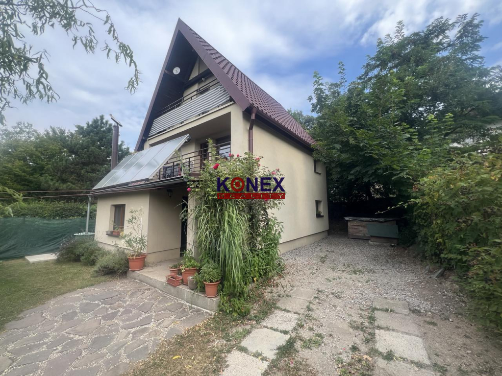 Poschodová rekreačná chata nad Kalužou