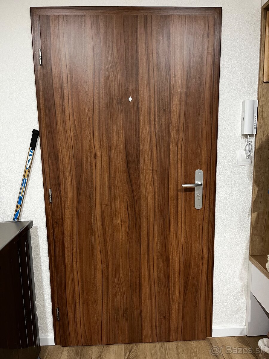 Vchodove dvere 900mm so zarubnou 300mm