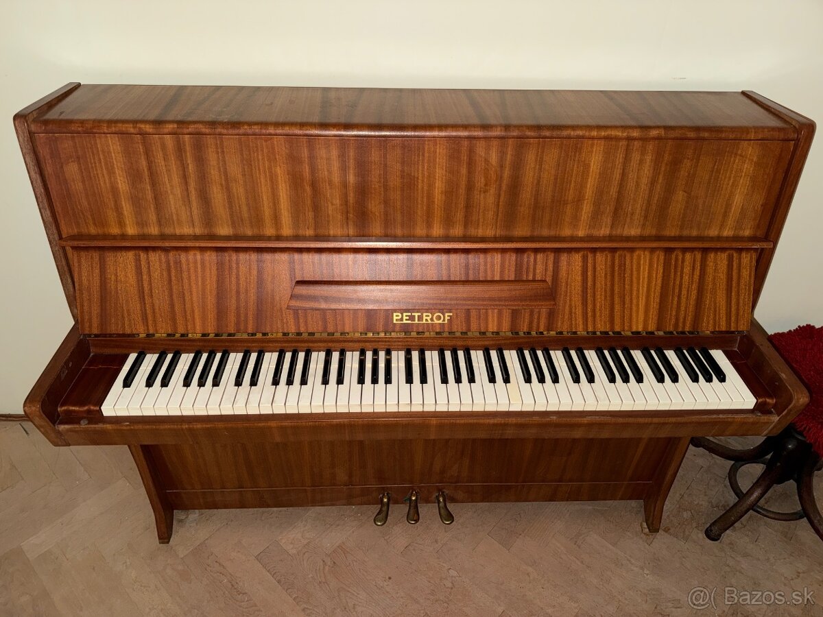 Pianino PETROF P114 Klasik