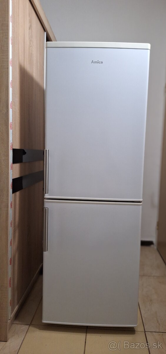 Chladnička s mrazničkou Amica