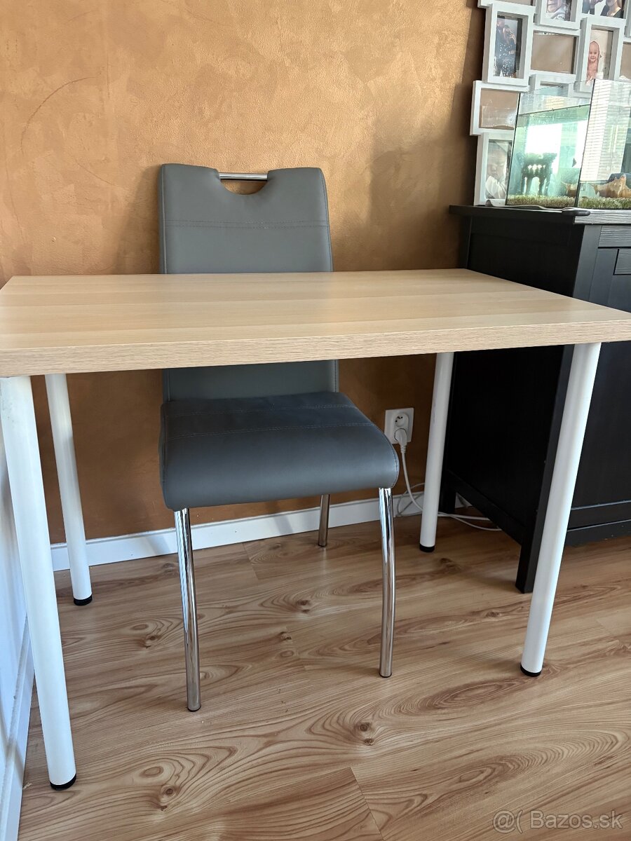 Jedalenske stolicky a stol