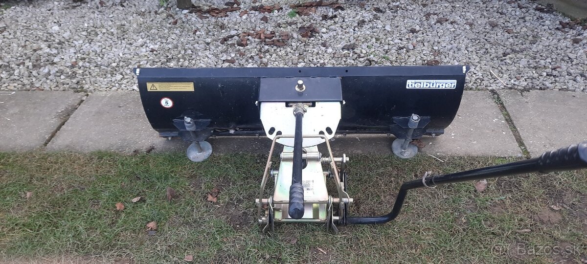 Radlica na štvorkolku snežný pluh.