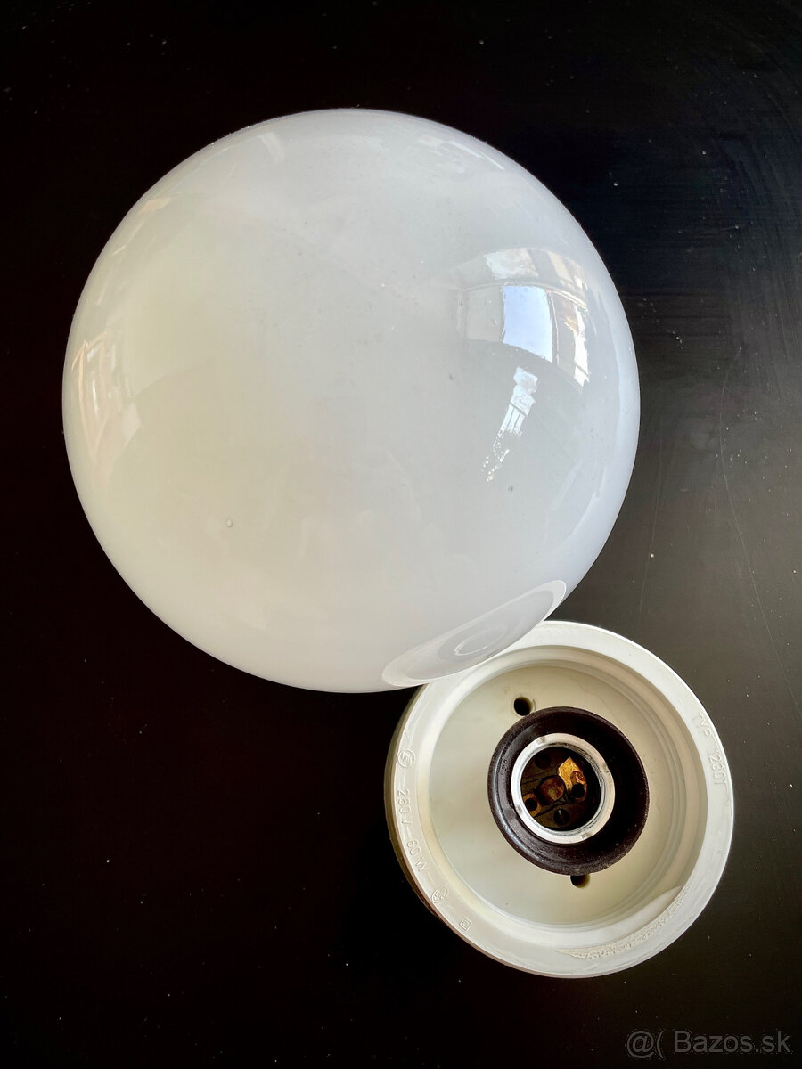 Rezervovane (Bakelitová nástenná / stropná retro lampa)