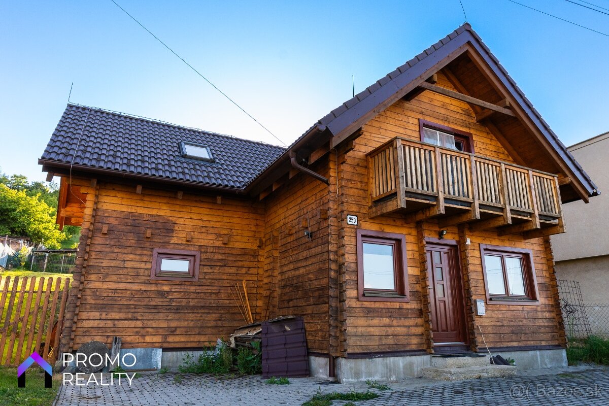 MODERNÝ DOM Z DREVENÉHO MASÍVU