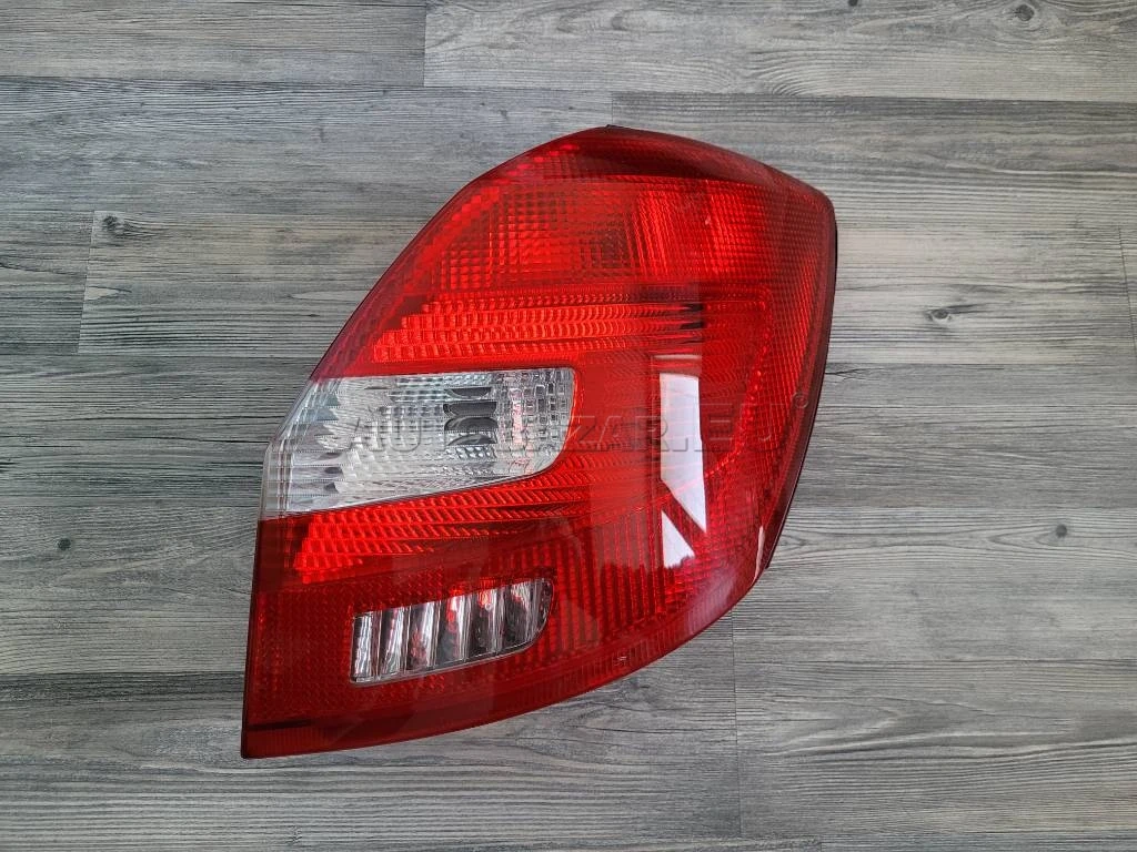 SKODA FABIA II PRAVE SVETLO