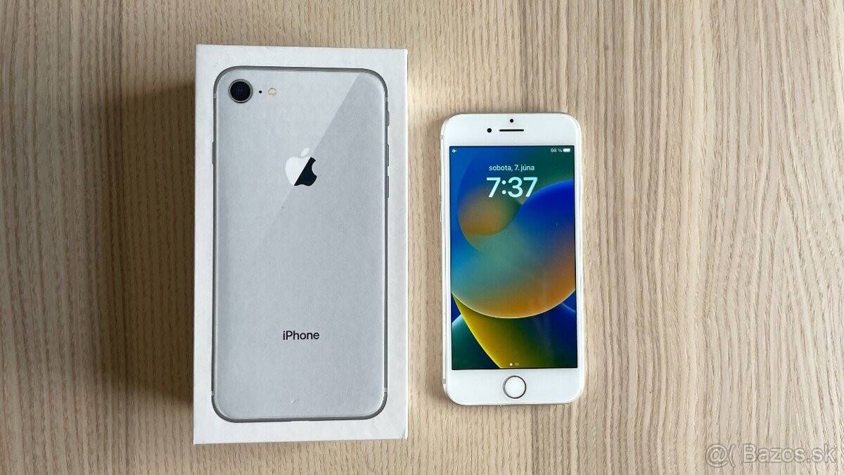 Apple iPhone 8 biely, 64 GB + extra tvrdené sklo