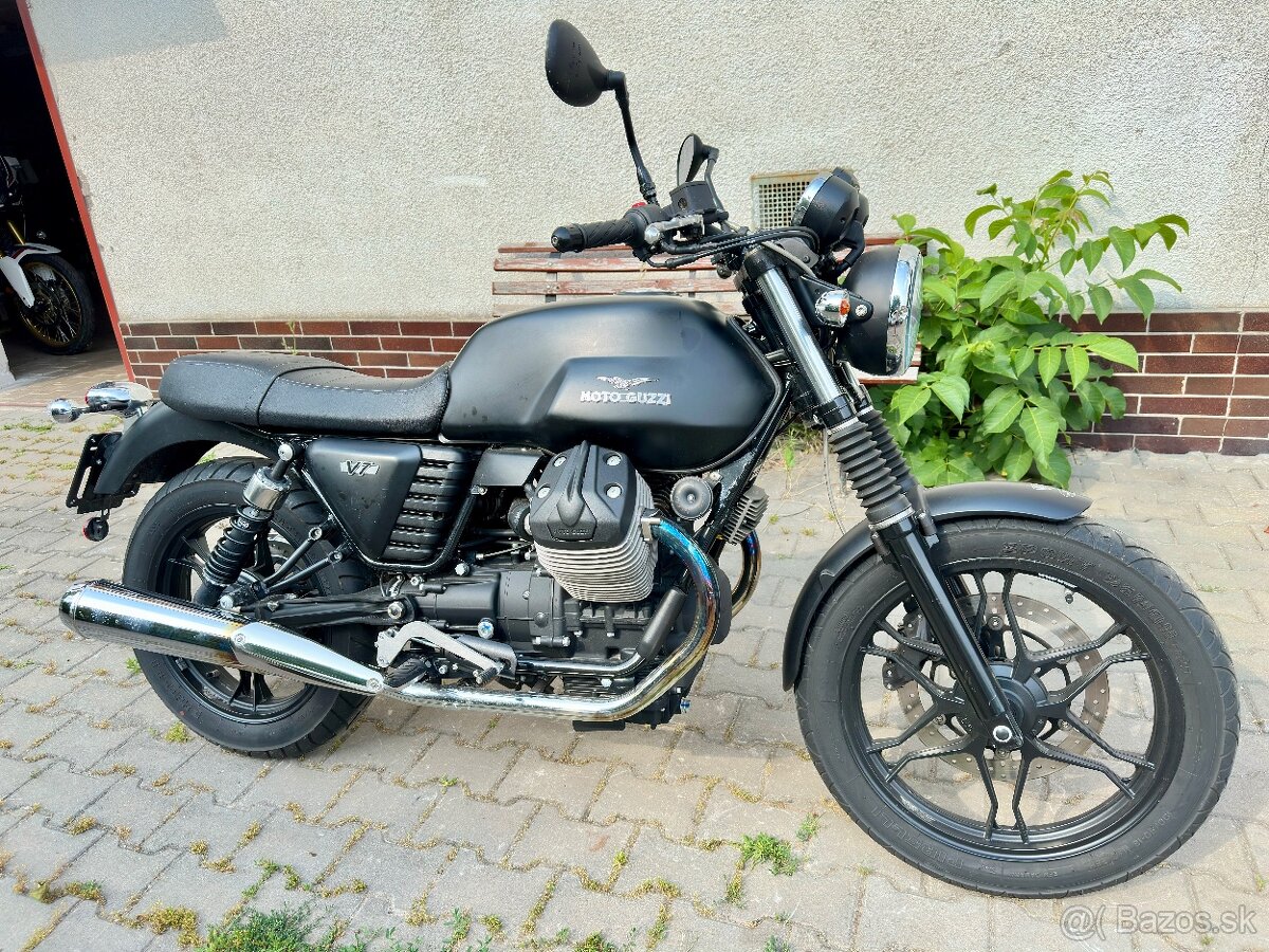 Moto guzzi v7 stone