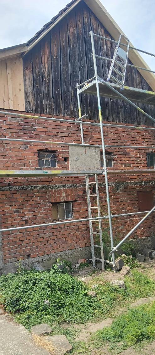 Prenájom lešenia a stropného debnenia – výhodné ceny