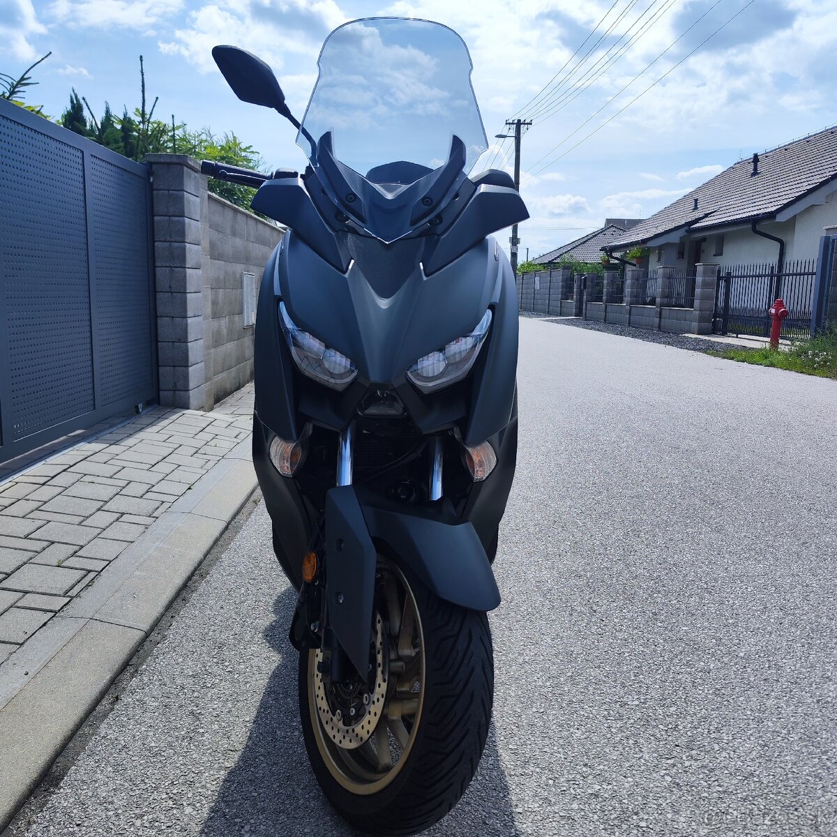 Yamaha x Max 400