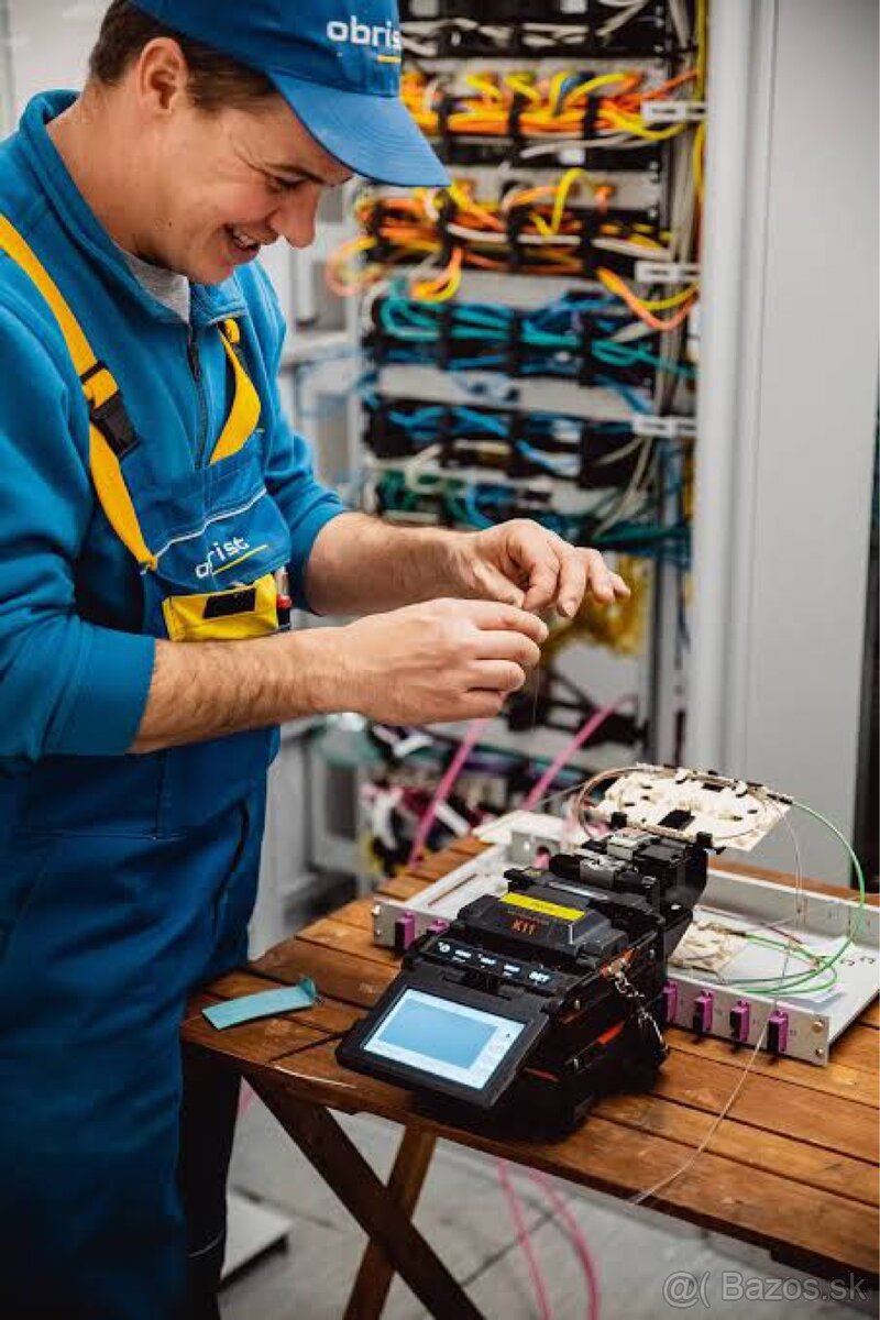 TECHNIK/ spájkovačkou optických vlákien