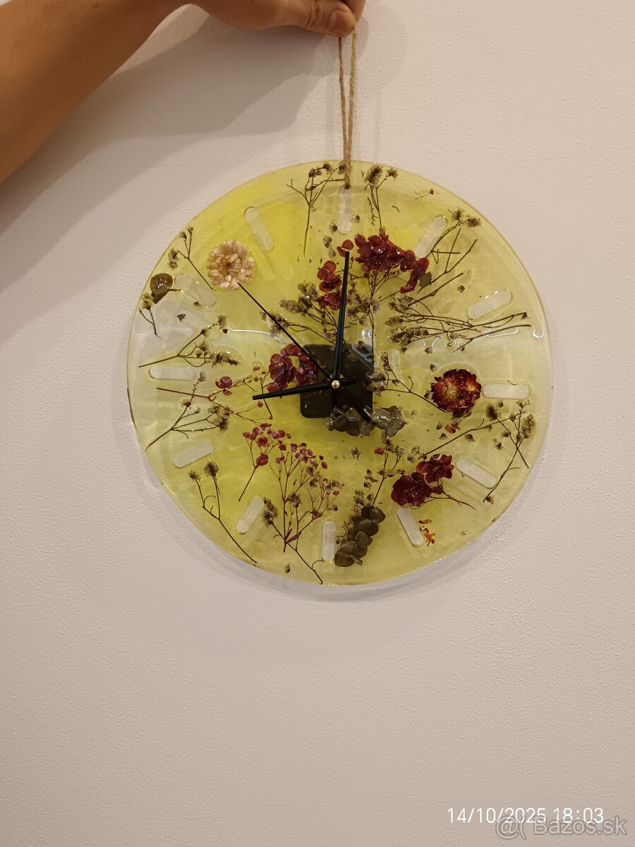 Epoxidove hodiny s jesennym motivom