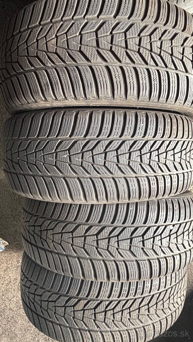 215/50R18 Zimne pneumatiky Hankook