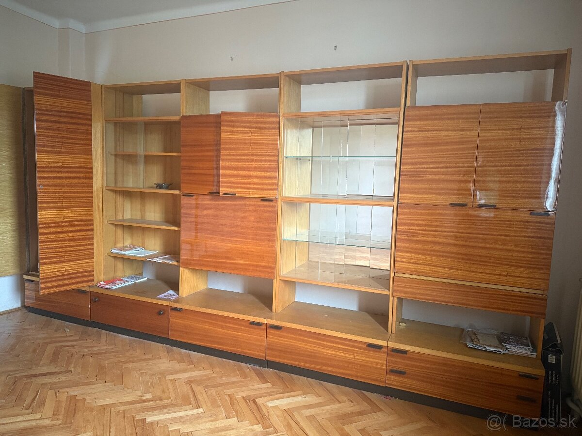 Darujem skrine za odvoz stavebneho materialu