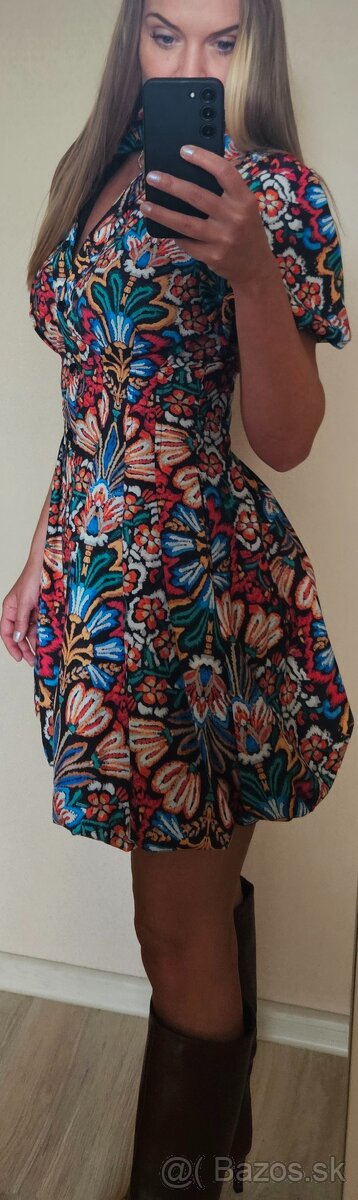 Prekrásne farebne puff šaty vel.xs/s