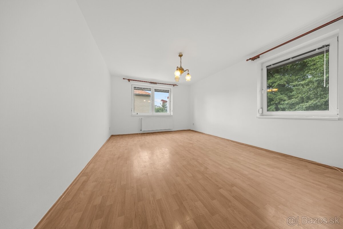 VEĽKORYSÝCH 93 M²: SVETELNÝ 3-IZBOVÝ BYT, 2x BALKÓN