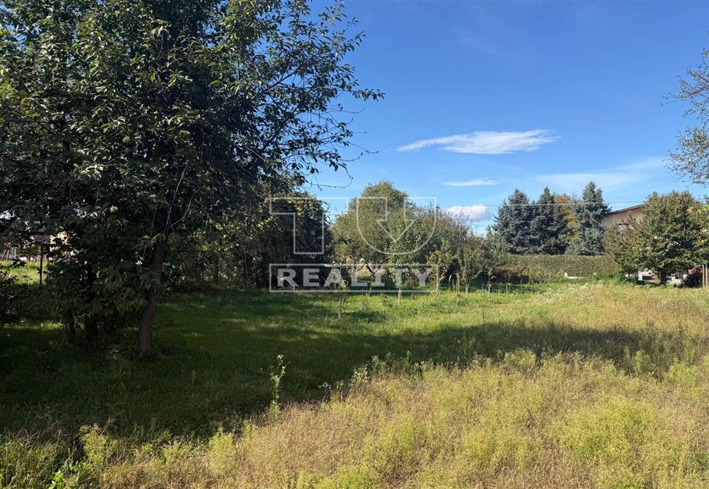 Ponúkame na predaj 2x pozemok o rozlohe 700 a704 m2...