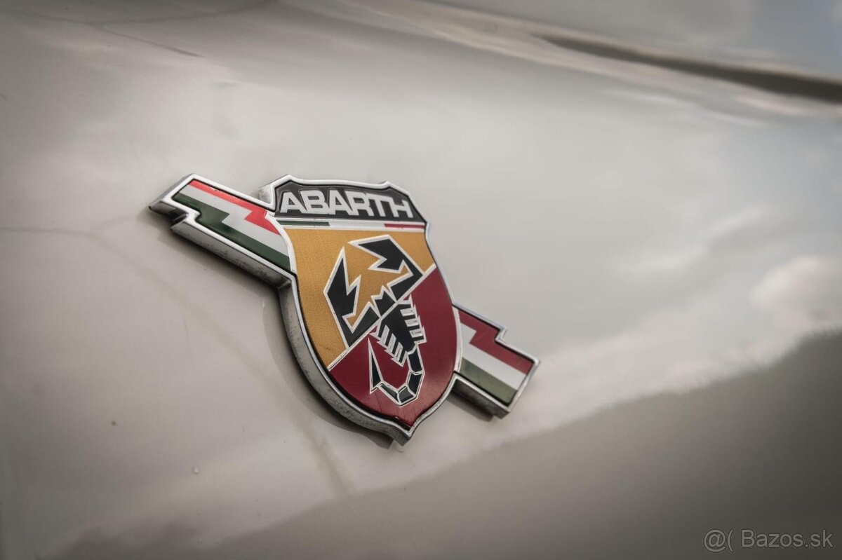 Originál malý Abarth 500 znak- 735495888