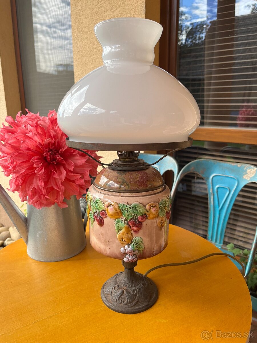 Stará stolová petrolejka