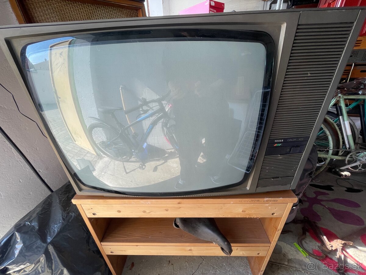 Starý Televizor Tesla Color 423