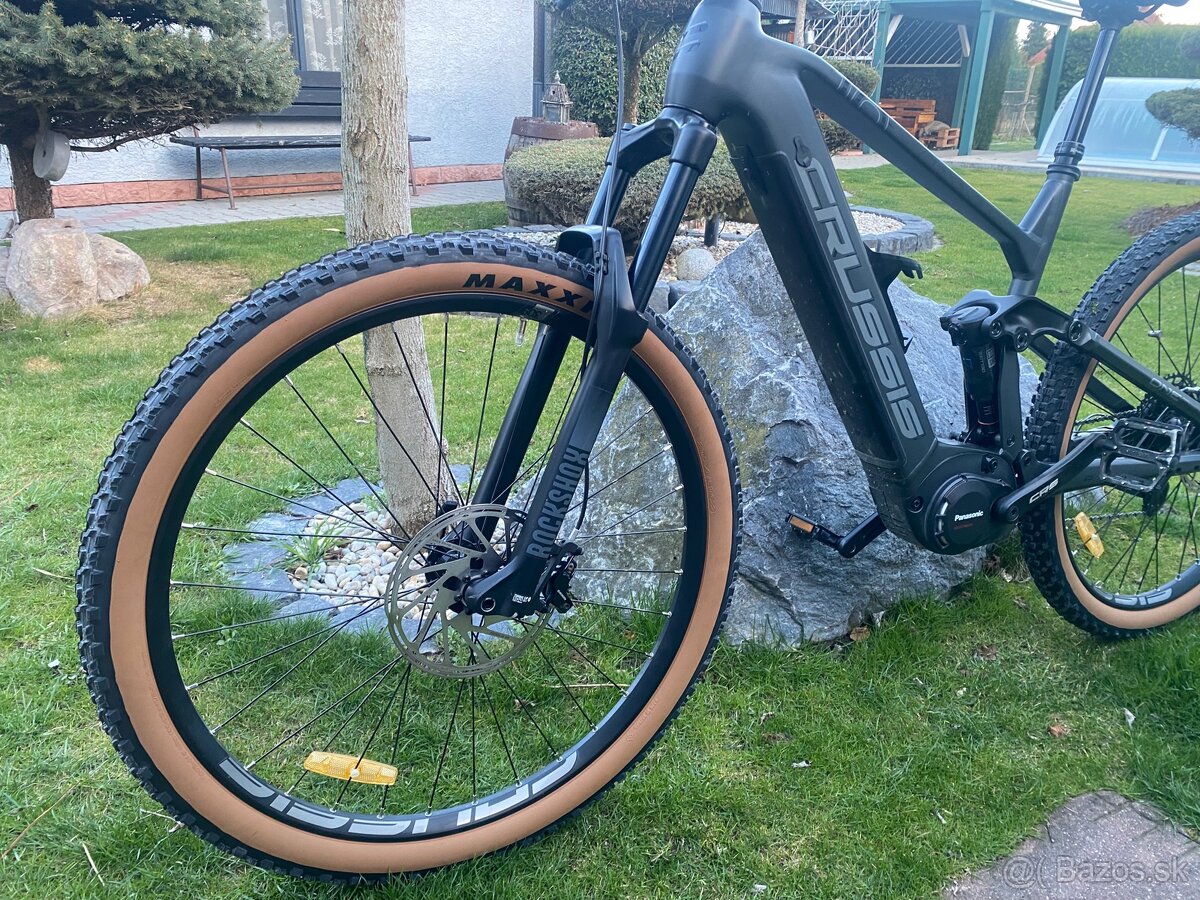 Horský celoodpružený elektrobicykel